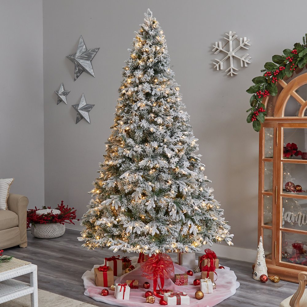 9ft. Flocked Vermont Mixed Pine Artificial Christmas Tree with 650 LED Lights. Picture 7