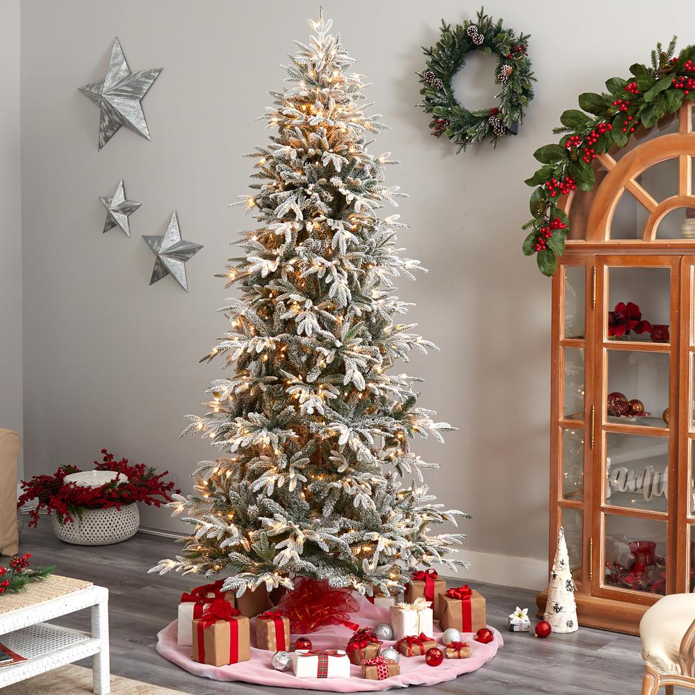 Flocked Manchester Spruce Artificial Christmas Tree with 550 Lights. Picture 10