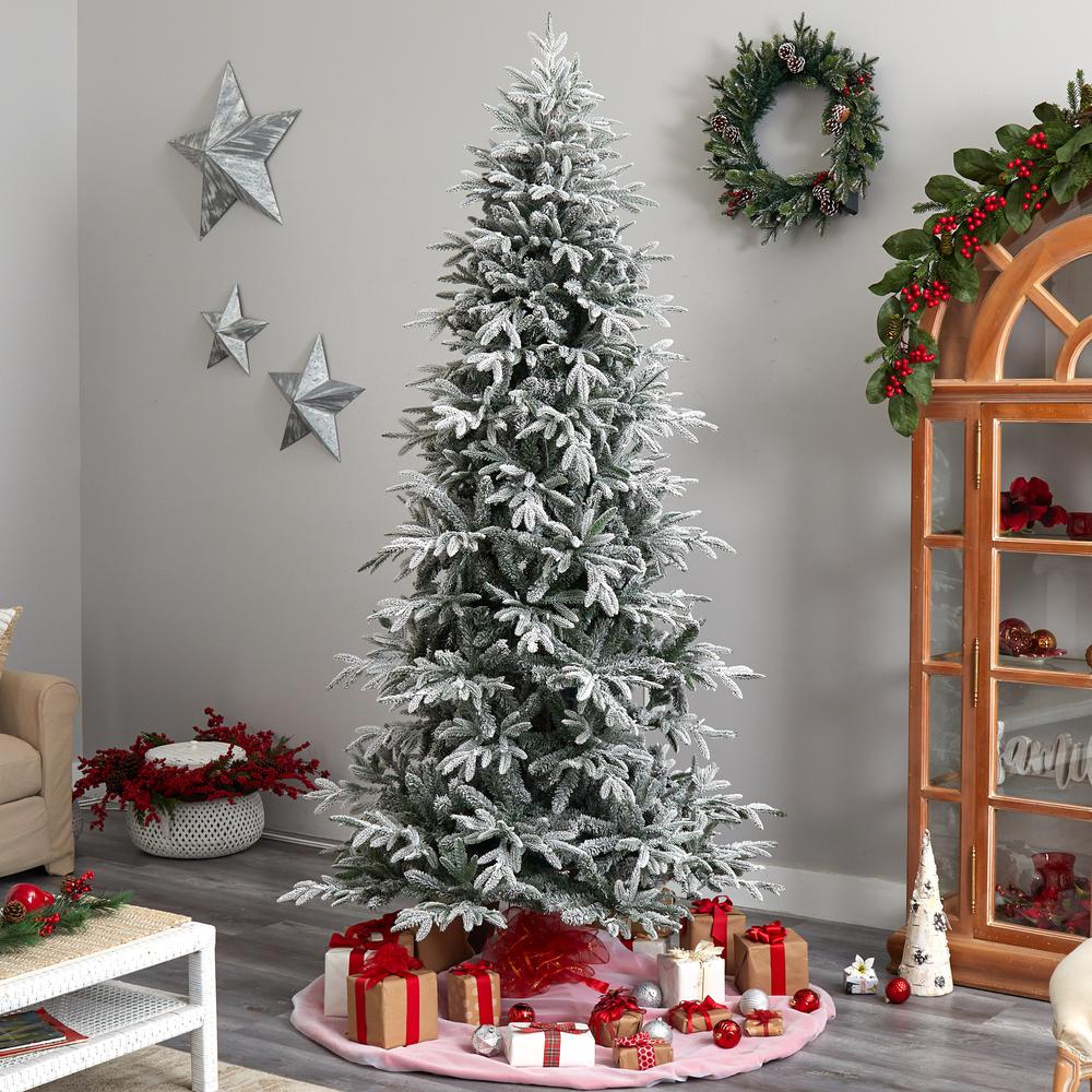 Flocked Manchester Spruce Artificial Christmas Tree with 550 Lights. Picture 7