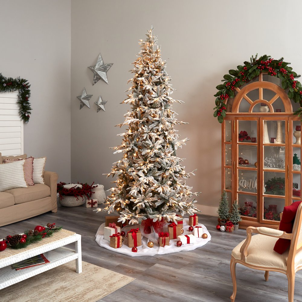 9.5ft. Flocked Manchester Spruce Artificial Christmas Tree with 650 Lights. Picture 9