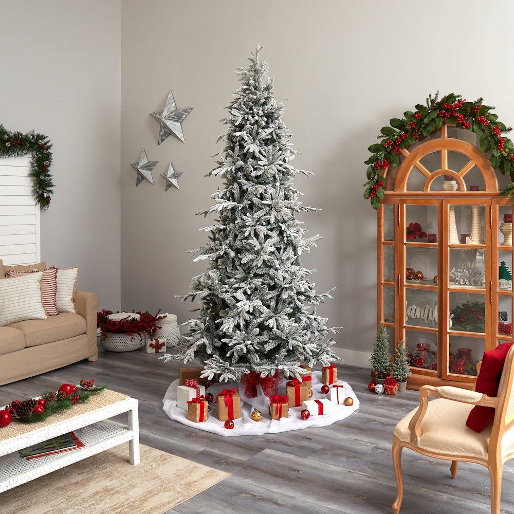9.5ft. Flocked Manchester Spruce Artificial Christmas Tree with 650 Lights. Picture 10