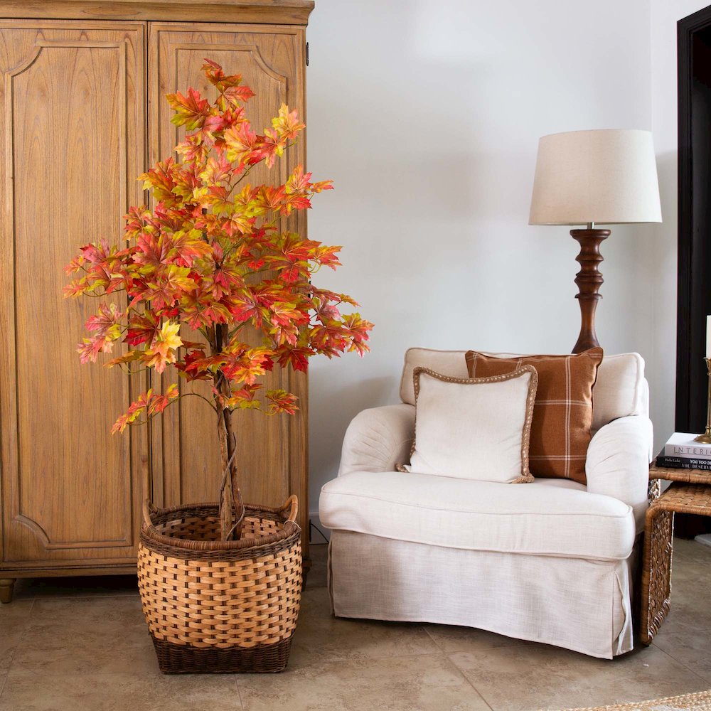5ft. Autumn Deluxe Maple Artificial Fall Tree. Picture 4