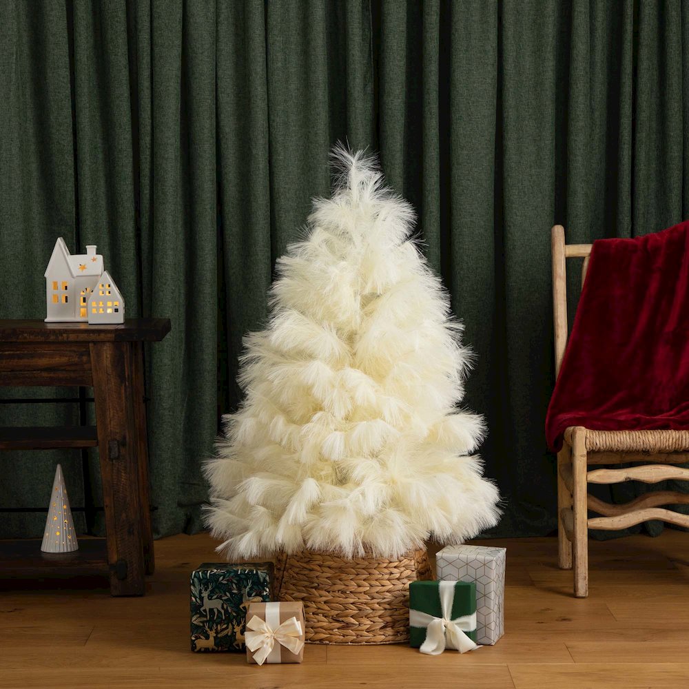 4ft. Artificial Off-White Pampas Grass Christmas Tree. Picture 9