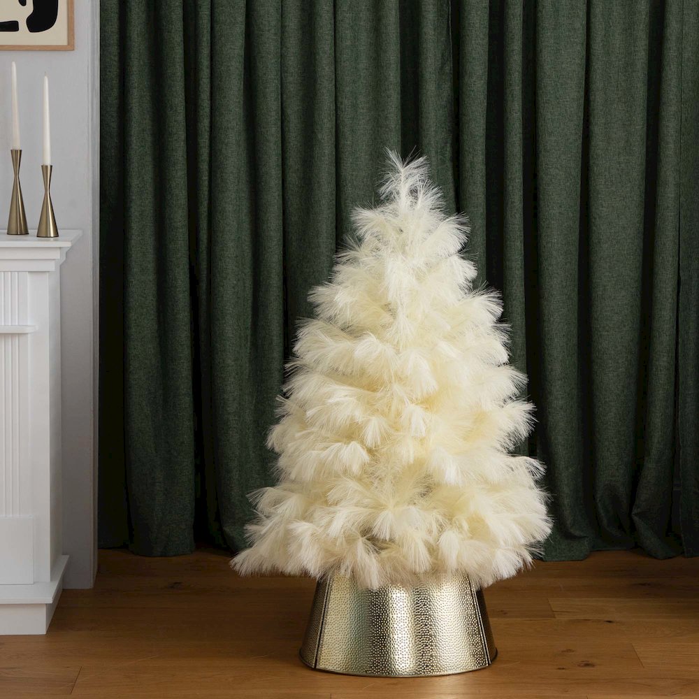 4ft. Artificial Off-White Pampas Grass Christmas Tree. Picture 15