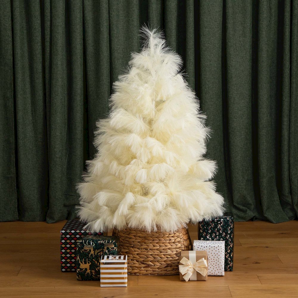 4ft. Artificial Off-White Pampas Grass Christmas Tree. Picture 5