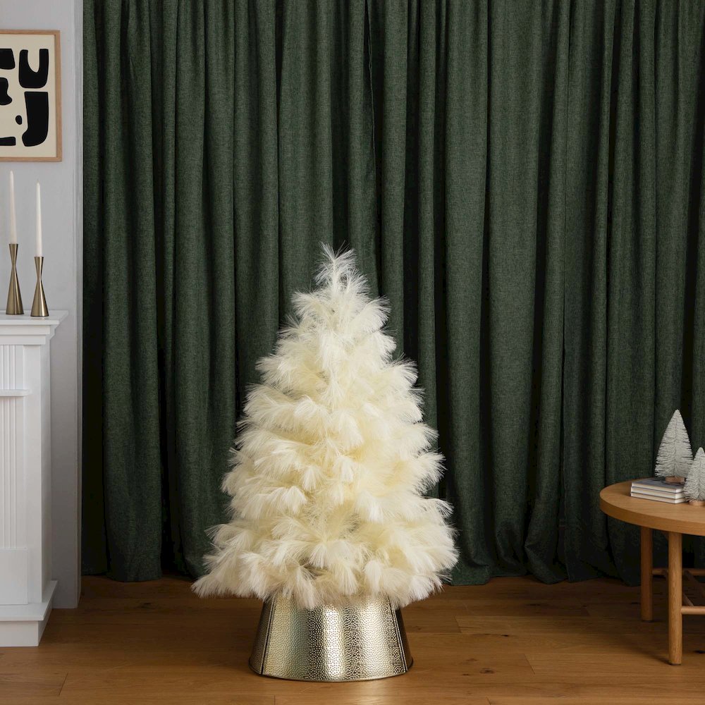 4ft. Artificial Off-White Pampas Grass Christmas Tree. Picture 6