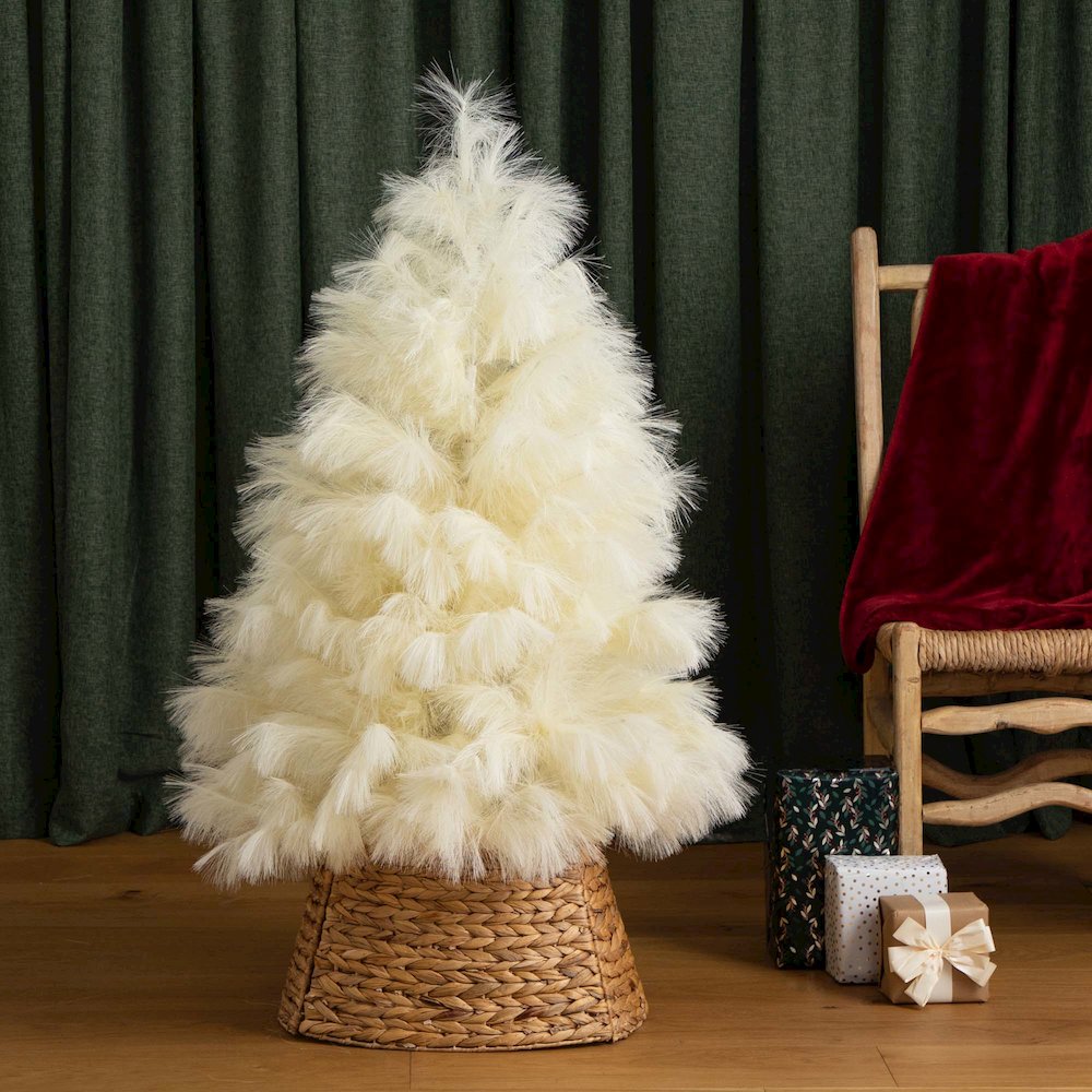 4ft. Artificial Off-White Pampas Grass Christmas Tree. Picture 7
