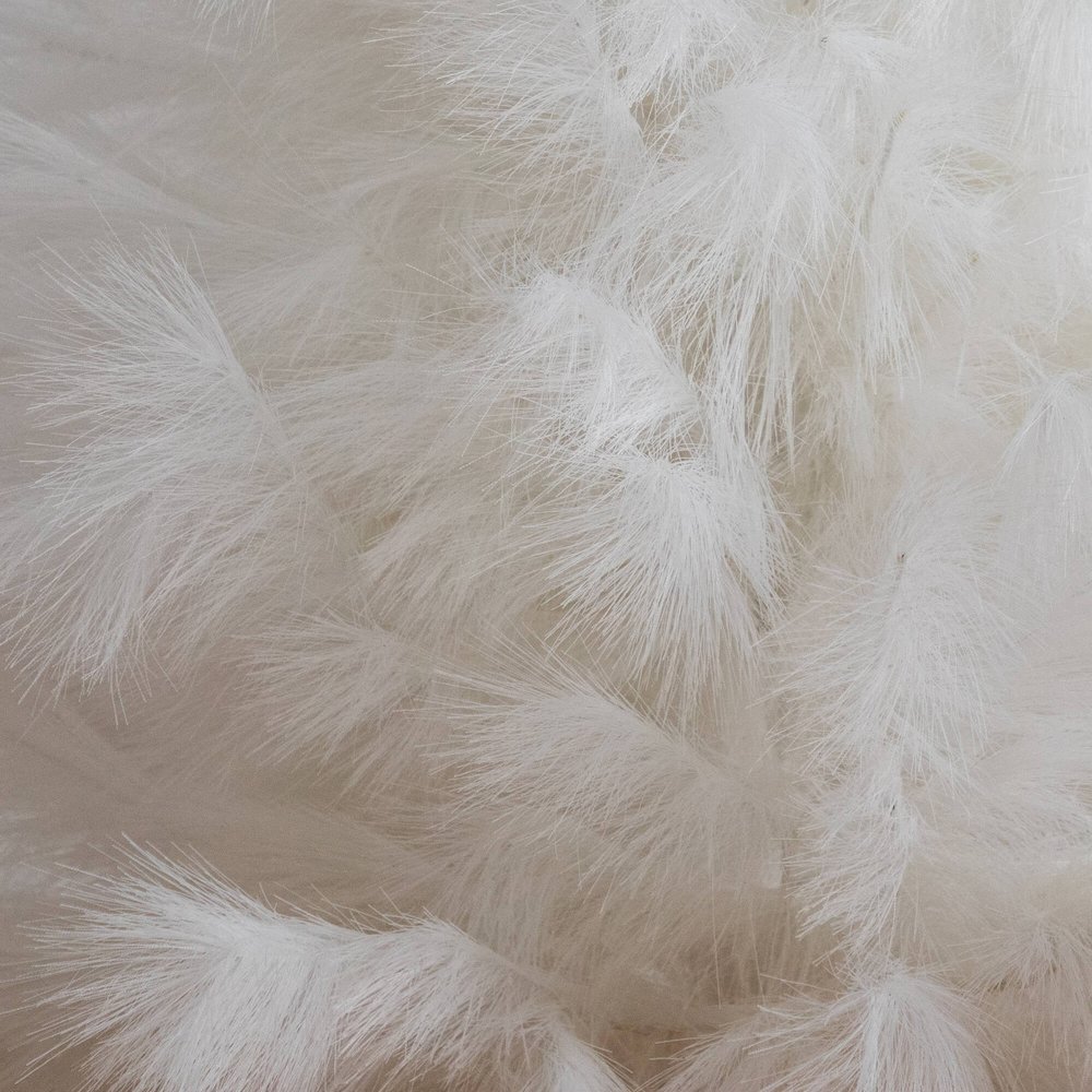 4ft. Artificial White Pampas Grass Christmas Tree. Picture 4