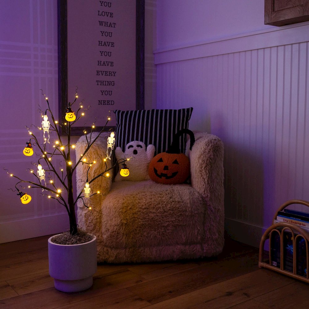 3ft. Pre-Lit Artificial Halloween Pumpkins and Skulls Ornament Tree. Picture 8