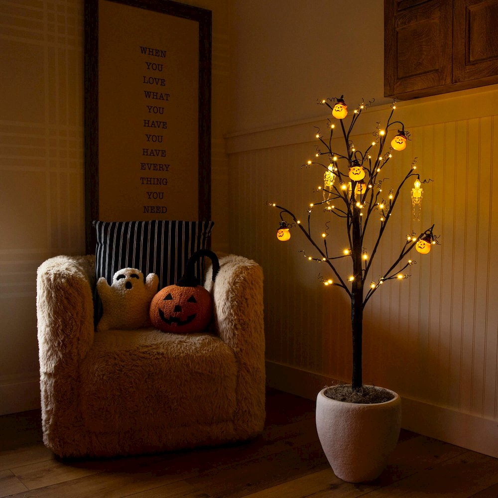 4ft. Pre-Lit Artificial Halloween Pumpkins and Skulls Ornament Tree. Picture 9