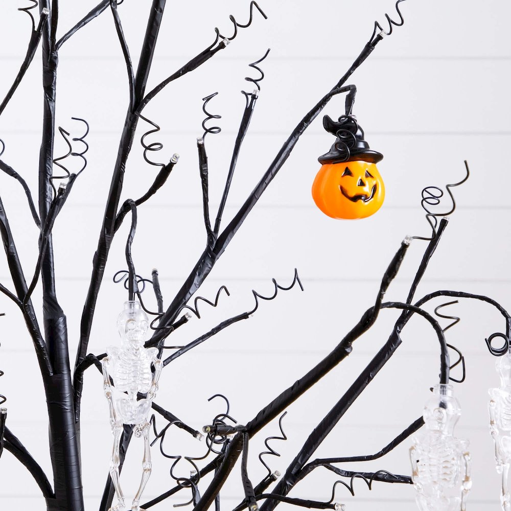 5ft. Pre-Lit Artificial Halloween Pumpkins and Skulls Ornament Tree. Picture 5