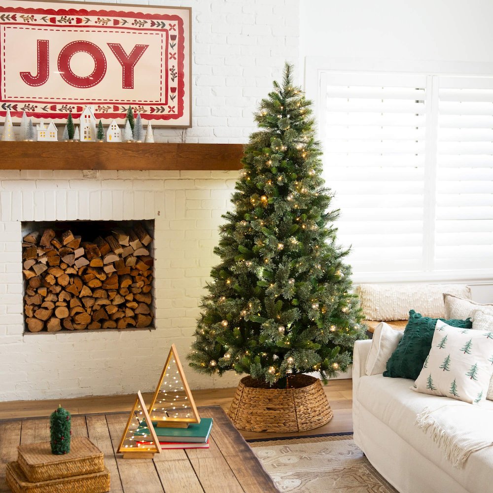 7.5ft. Artificial Christmas Tree with 450 Clear Globe Bulbs and LED Lights. Picture 3