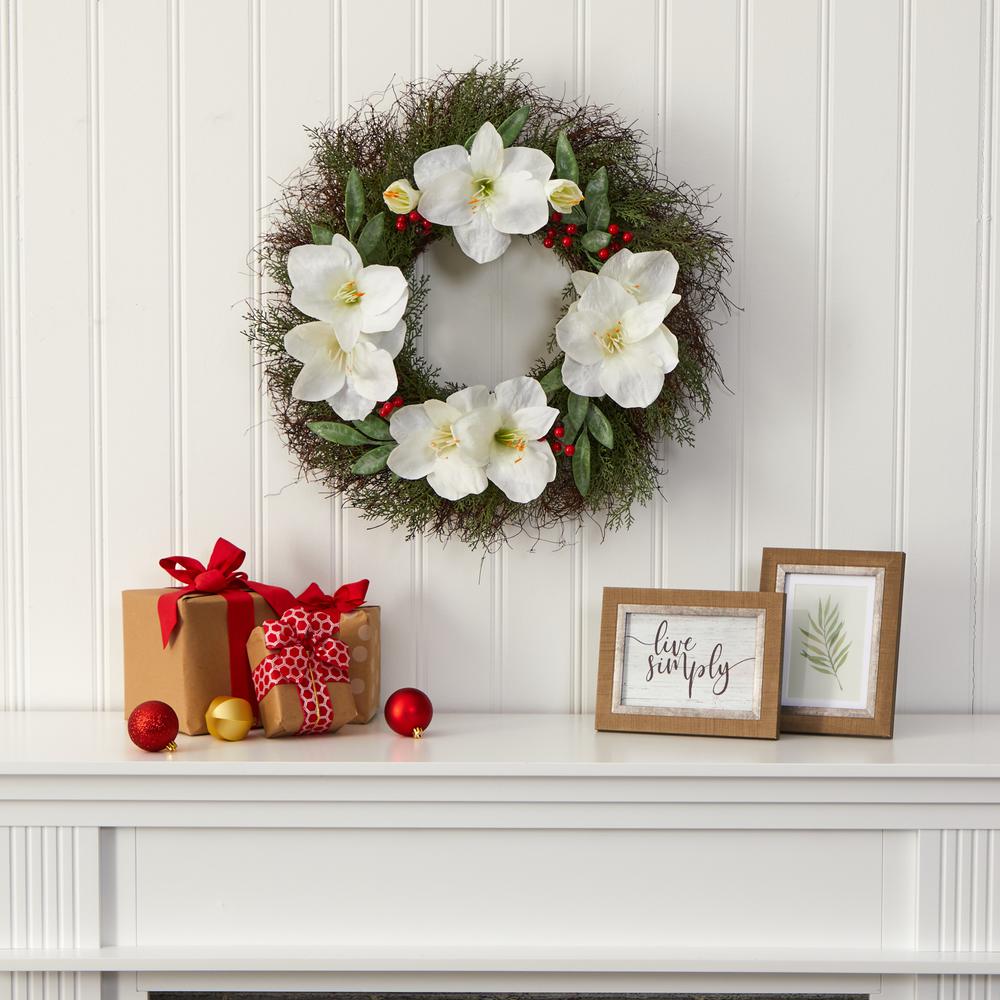 20in. Cedar, Amaryllis and Ruscus with Berries Artificial Wreath. Picture 3