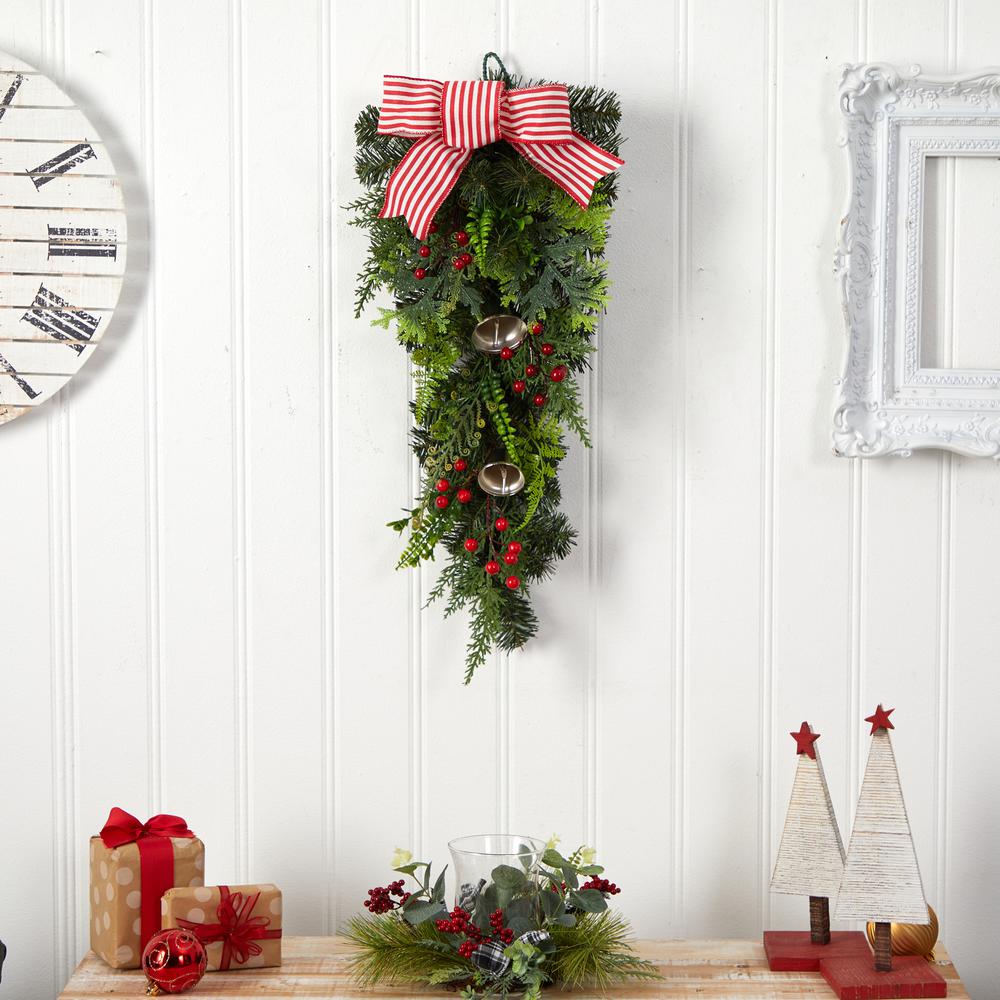 26in. Holiday Christmas Bells and Bow Artificial Swag. Picture 3