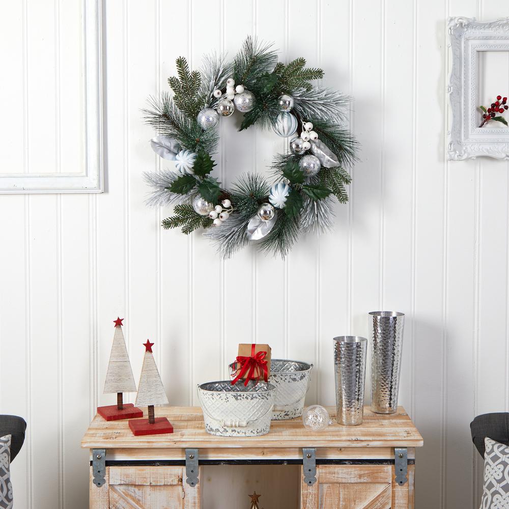 24in. Pinecones and Berries Christmas Artificial Wreath with Silver Ornaments. Picture 3