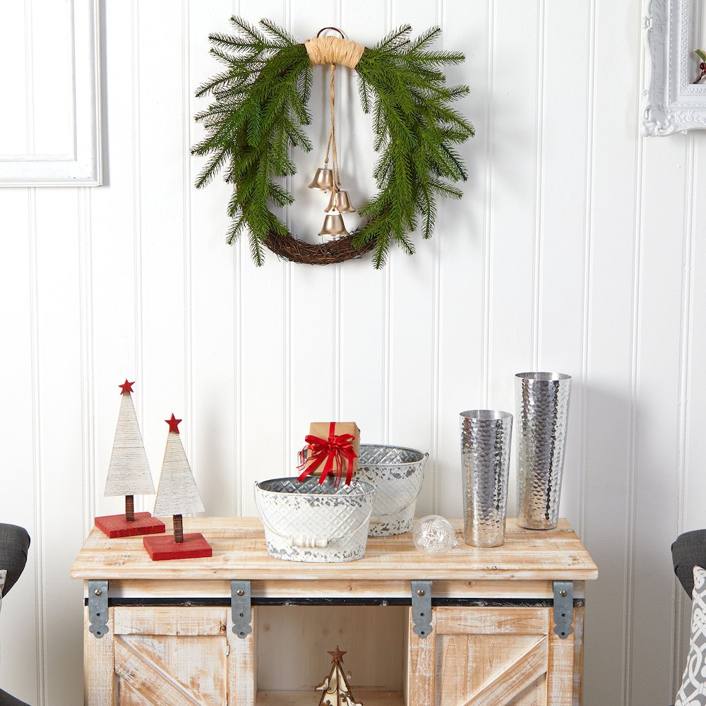 24in. Holiday Christmas Pine and Hanging Bells Wreath. Picture 4