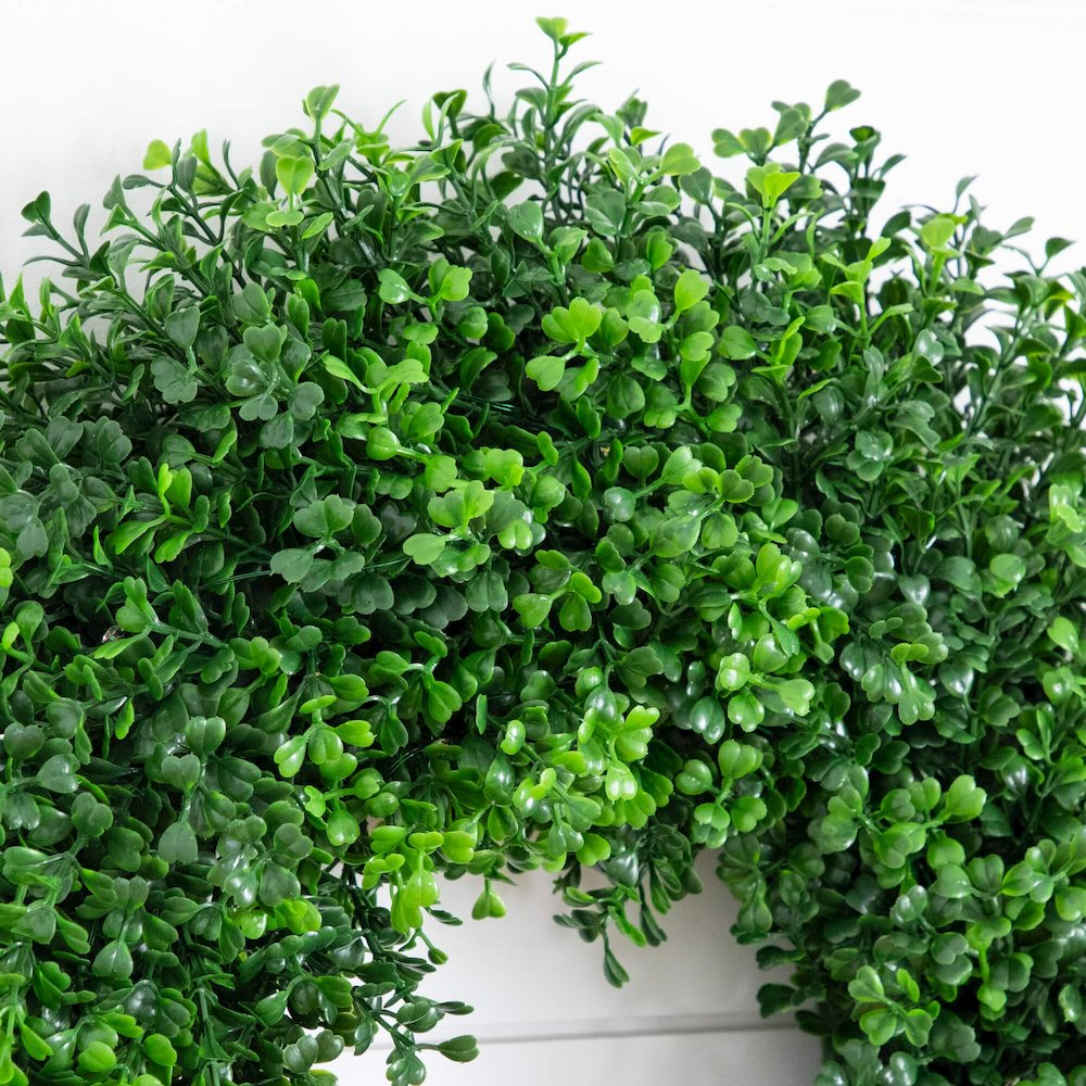 18in. Pre-Lit Artificial Boxwood Wreath with 25 Warm White LED Lights. Picture 7