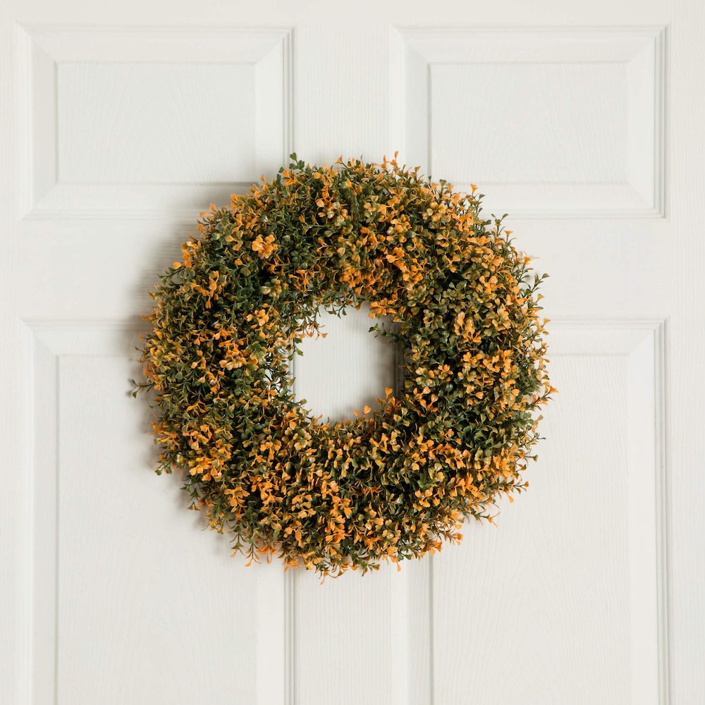 18in Pre-Lit Autumn Boxwood Artificial Fall Wreath with 25 Warm White LED Lights. Picture 4
