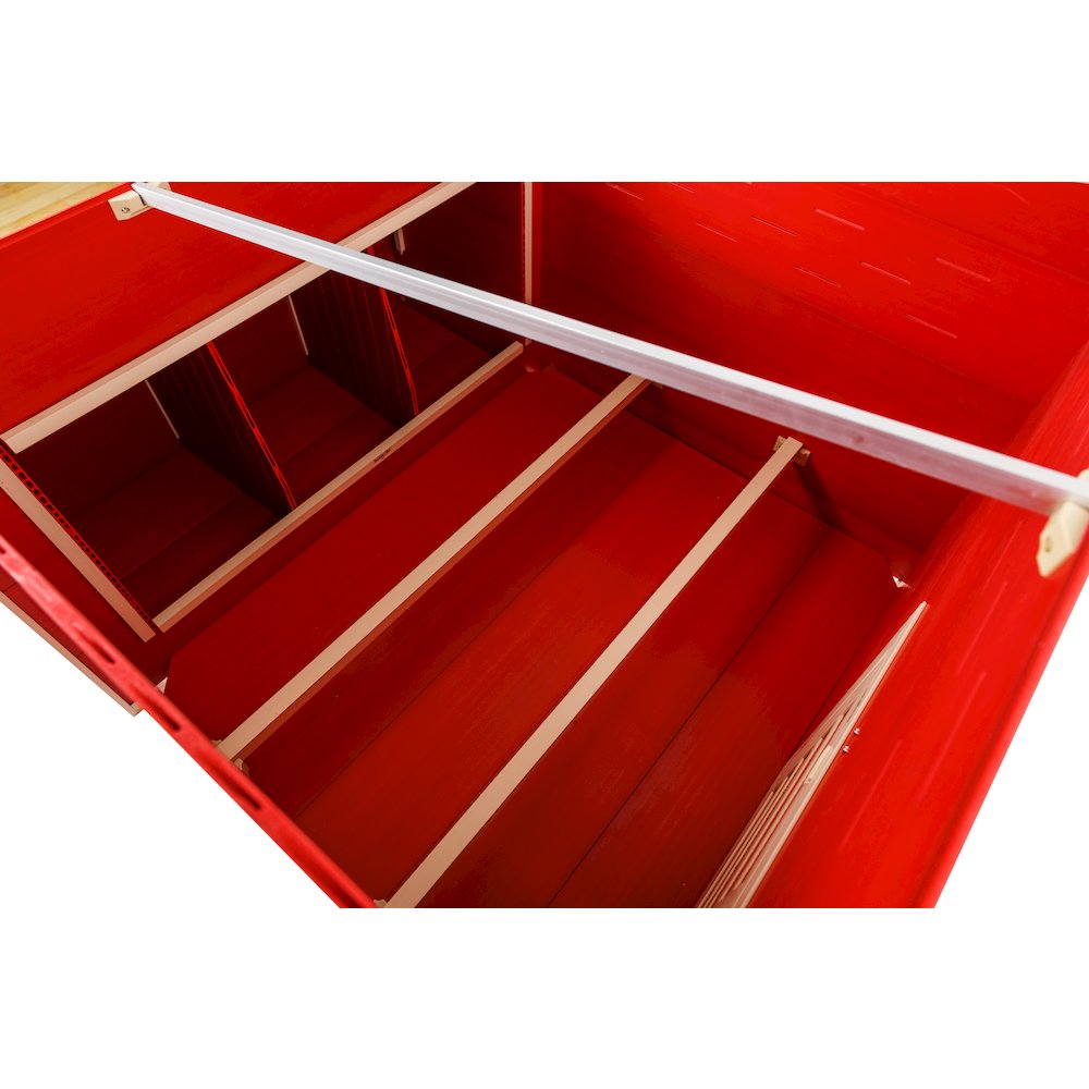 Jumbo Fontana Chicken Barn in Red. Picture 5