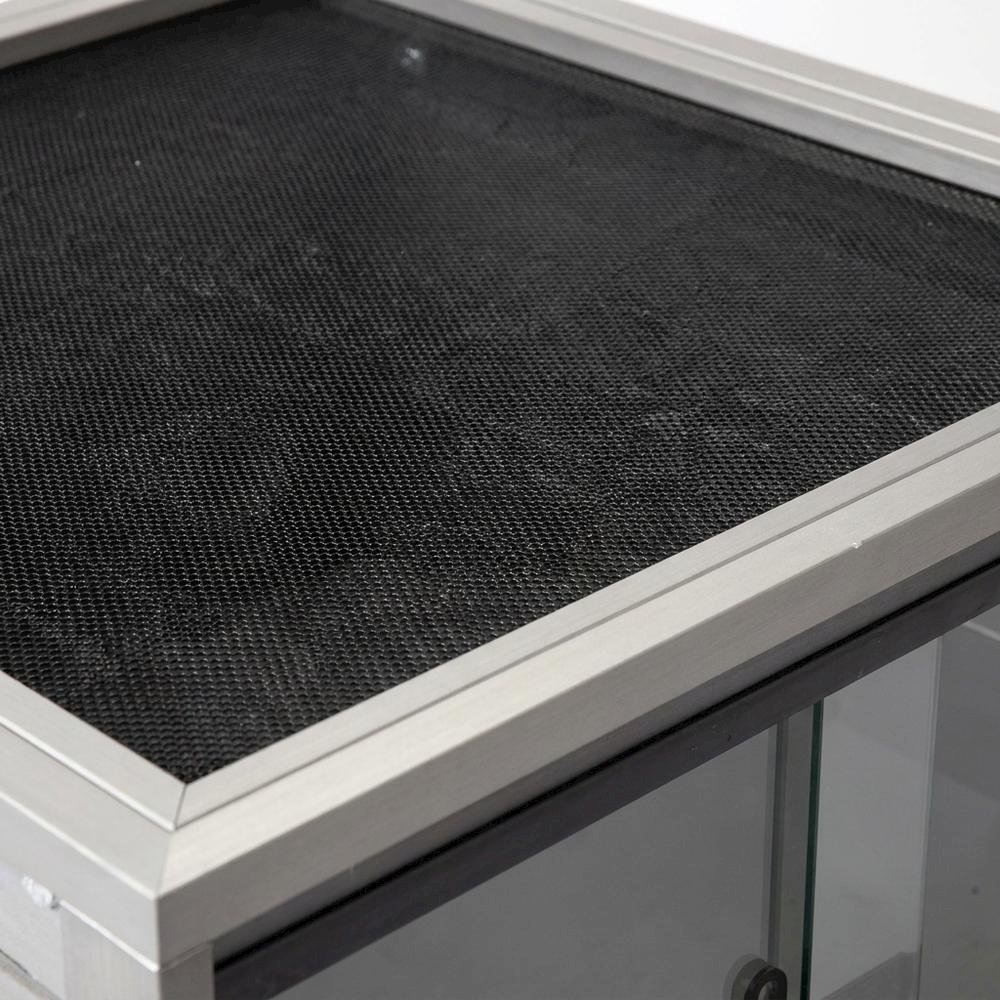 Grey reptile lounge bed with padded interior and durable design. Picture 5