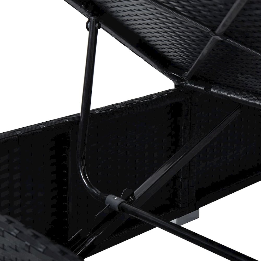 Sun Lounger Black rattan and cream white cushion. Picture 9