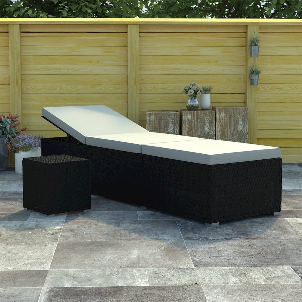 Sun Lounger Black rattan and cream white cushion. Picture 1