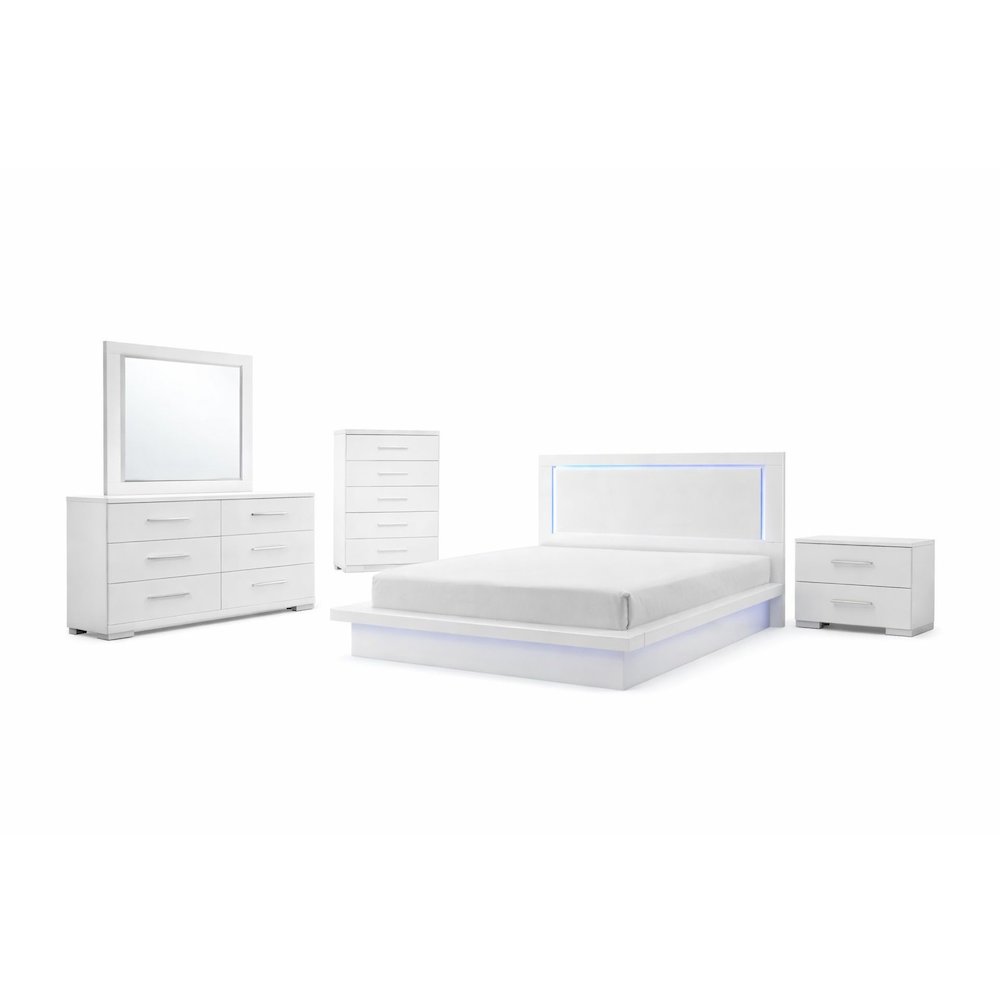 Furniture Sapphire 5-Piece Wood Queen Bedroom Set in White. Picture 1