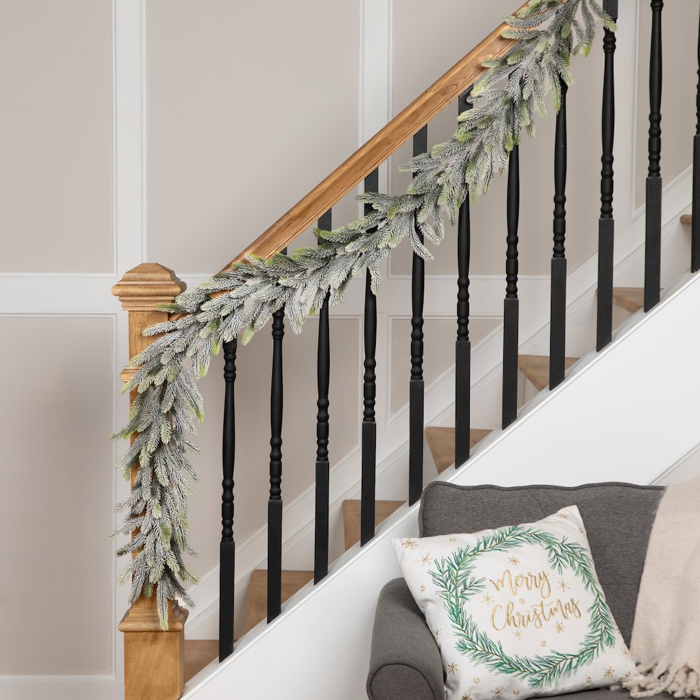 Frosted Pine Artificial Christmas Garland - 6' - Unlit. Picture 1
