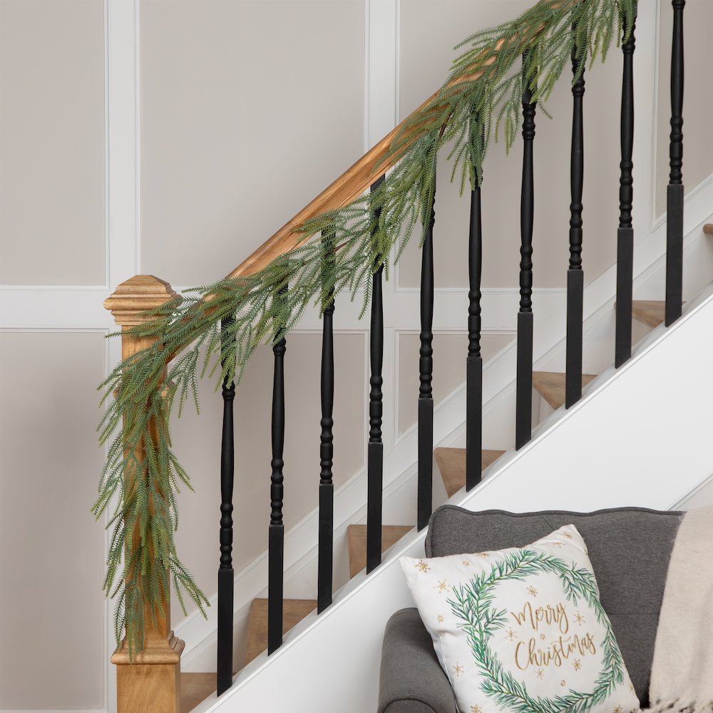 Norfolk Pine Artificial Christmas Garland - 7' - Unlit. Picture 1