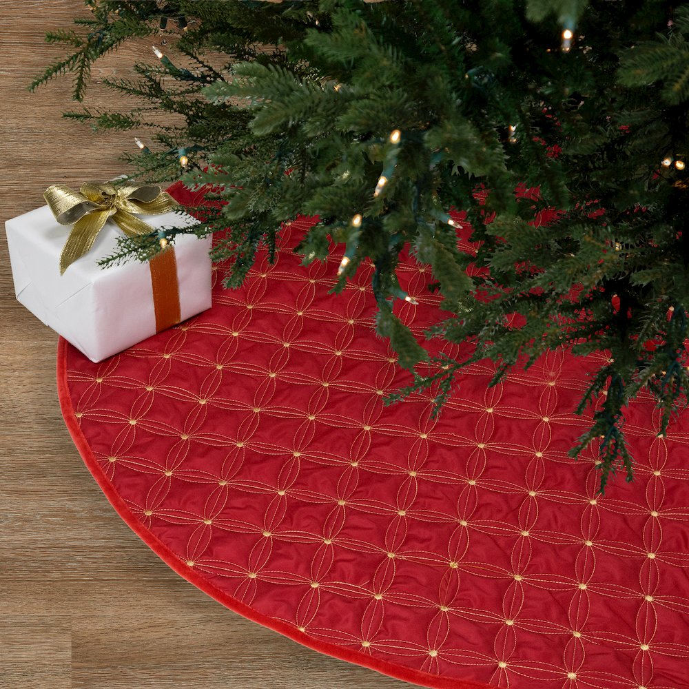 Round Quilted Tree Skirt - 60“ - Red. Picture 1