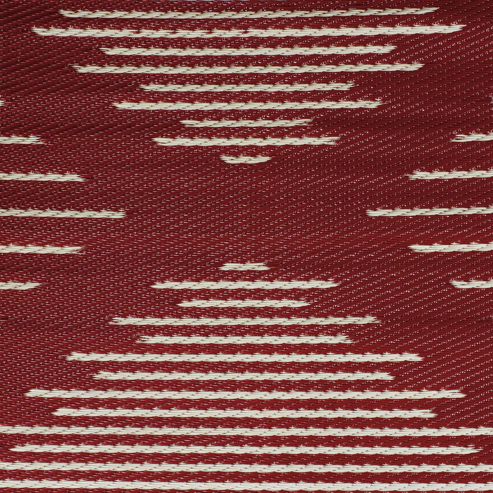 4' x 6' Red and Beige Tribal Pattern Rectangular Outdoor Area Rug. Picture 4