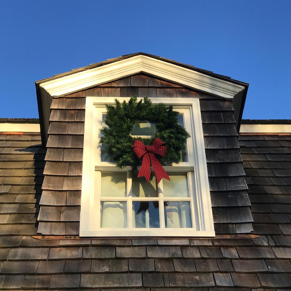 Lush Mixed Pine Artificial Christmas Wreath  24-Inch  Unlit. Picture 7