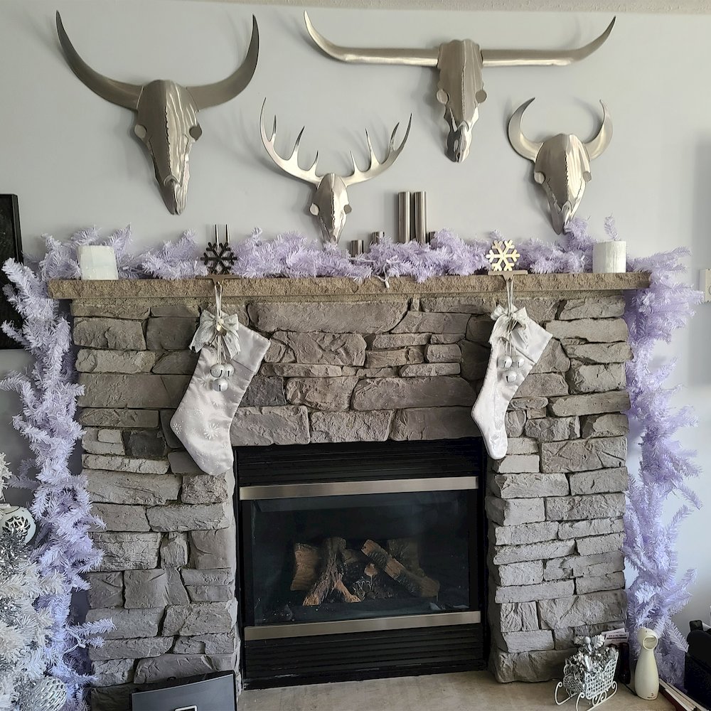 Canadian Pine Artificial Christmas Garland - 9' x 14" - White - Unlit. Picture 6