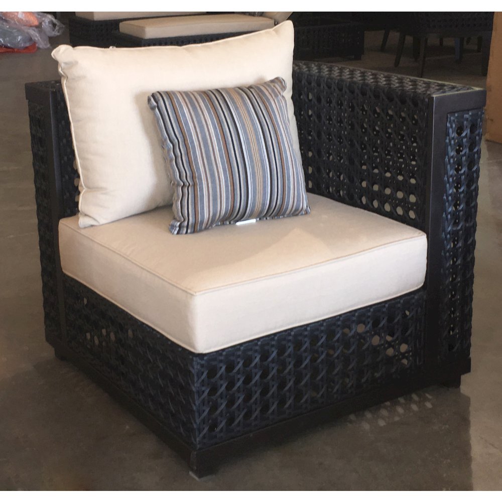 Monterey Outdoor Corner Seater. Picture 2