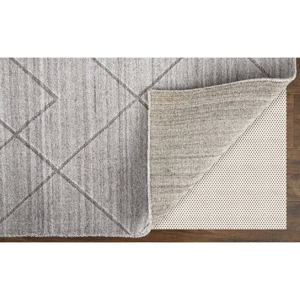 Redford Transitional Solid, Ivory/Silver, 3'-6" x 5'-6" Accent Rug. Picture 3