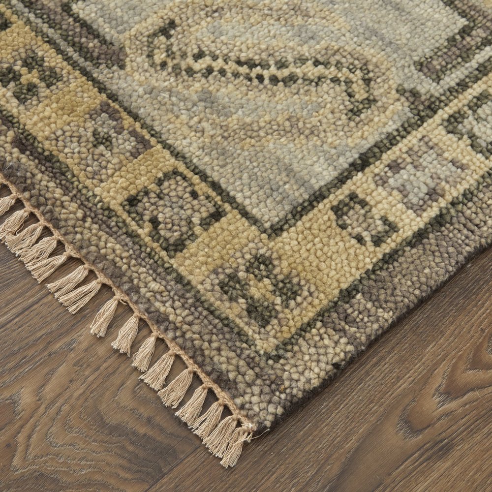 Fillmore Traditional Diamond, Brown/Gray, 2' x 3' Accent Rug. Picture 3