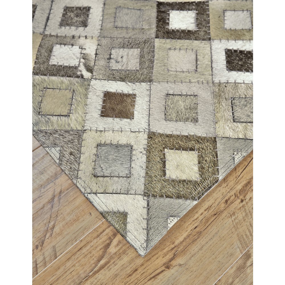 Estelle Transitional Animal Print, White/Black/Gray, 2' x 3' Accent Rug. Picture 3