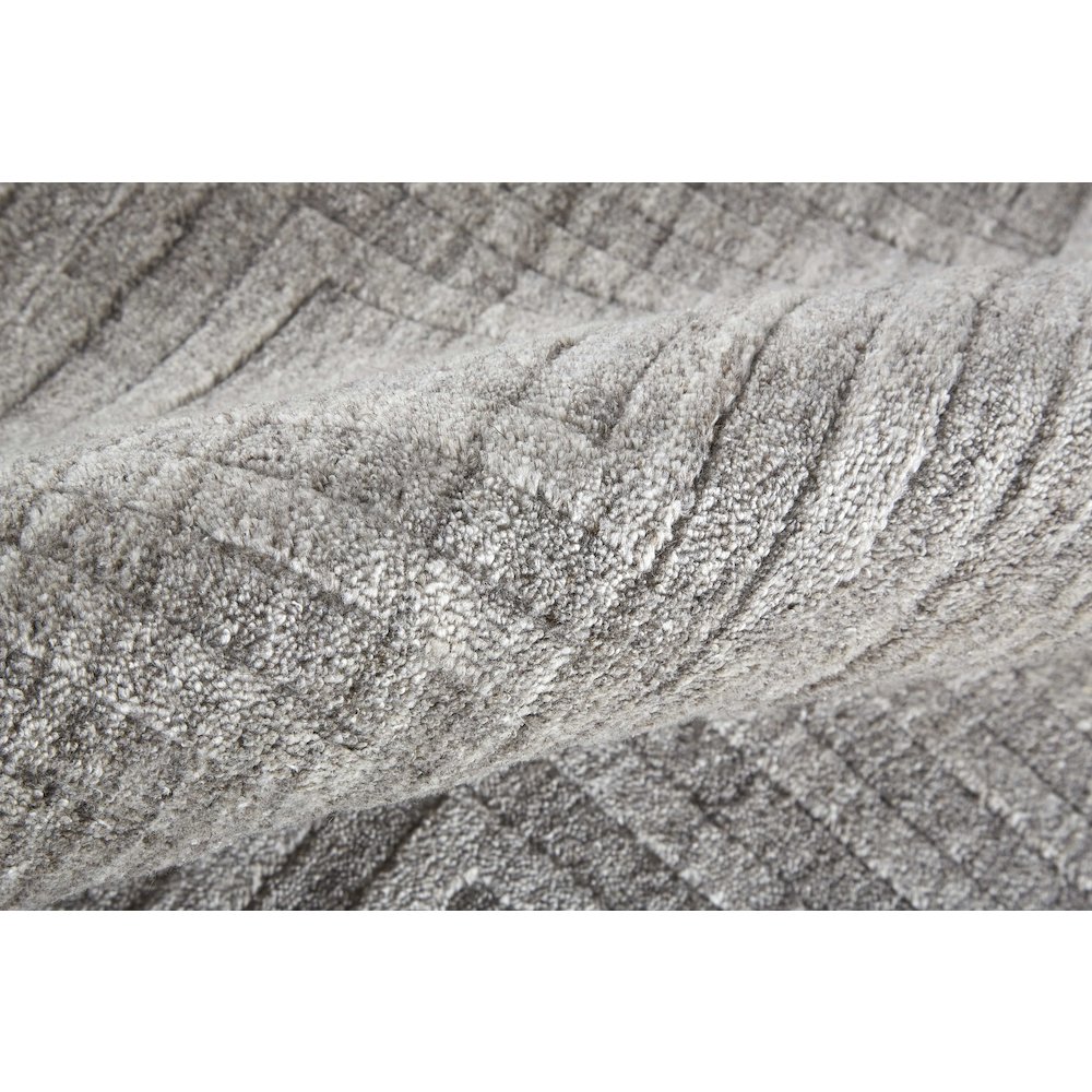 Redford Transitional Solid, Gray/Silver, 3'-6" x 5'-6" Accent Rug. Picture 5