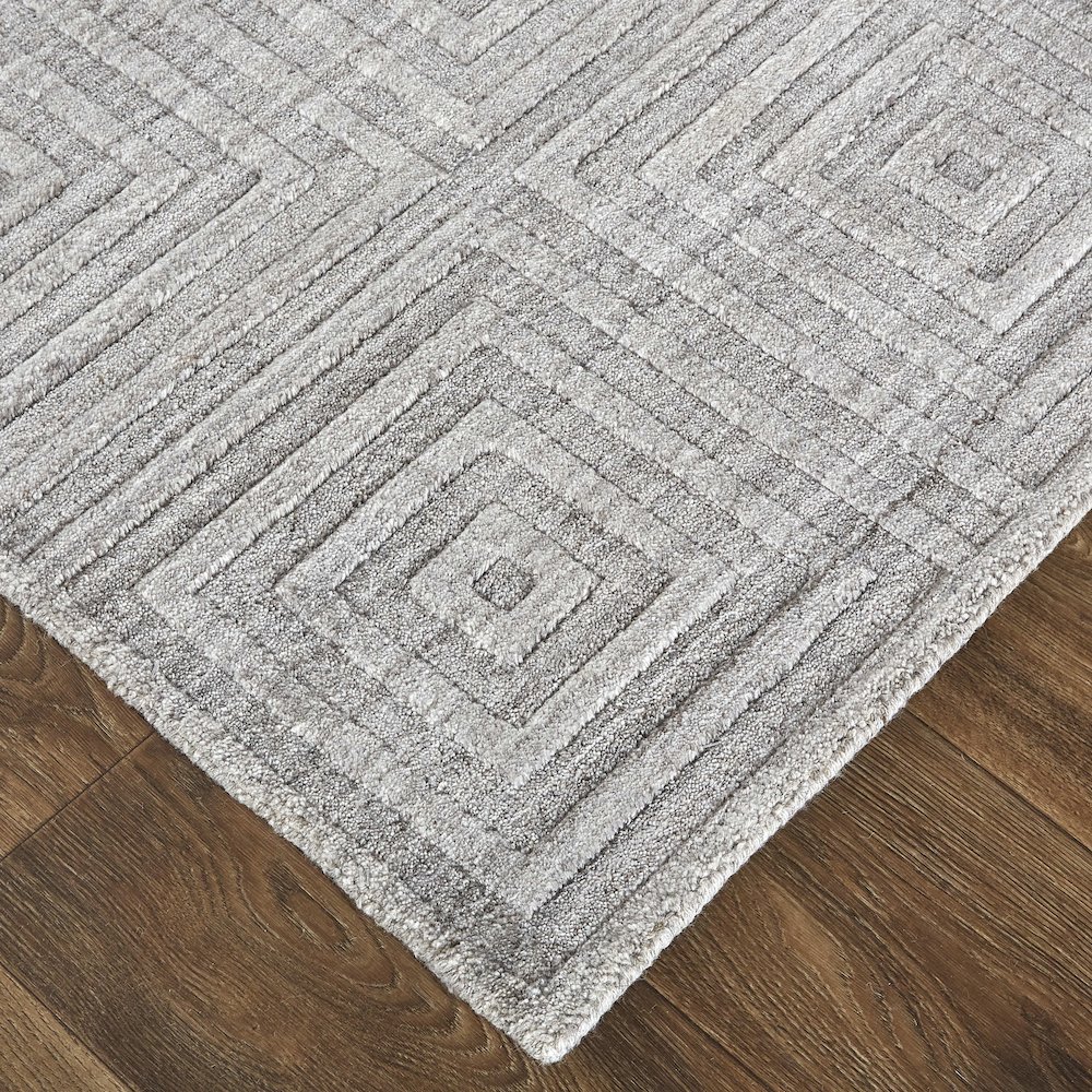 Redford Transitional Solid, Gray/Silver, 3'-6" x 5'-6" Accent Rug. Picture 3