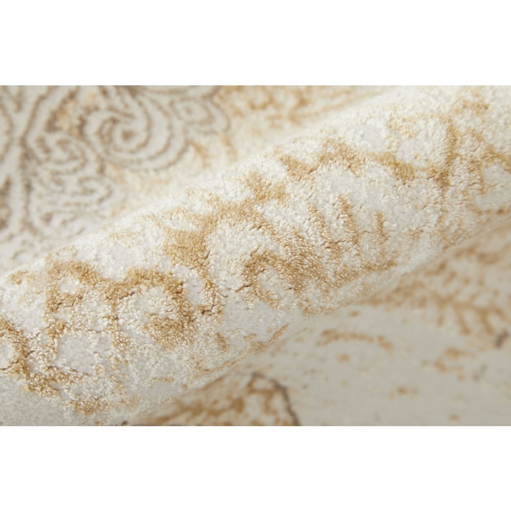 Celene Traditional Medallion, Silver/Tan/Gray, 3'-9" x 5'-7" Accent Rug. Picture 5
