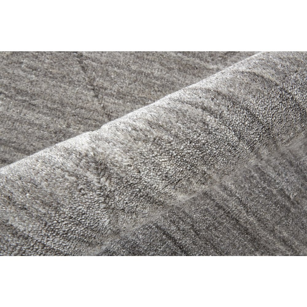 Redford Transitional Solid, Ivory/Silver, 3'-6" x 5'-6" Accent Rug. Picture 4