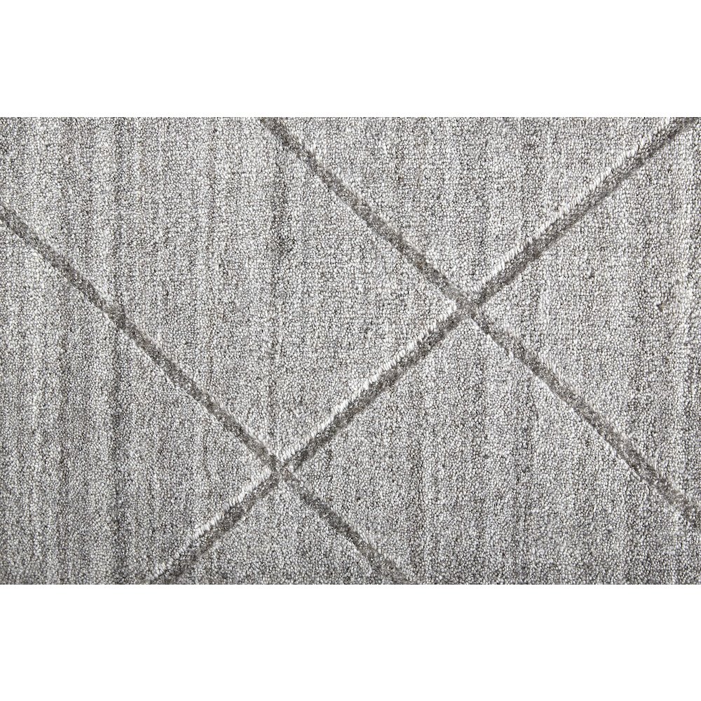 Redford Transitional Solid, Ivory/Silver, 3'-6" x 5'-6" Accent Rug. Picture 5