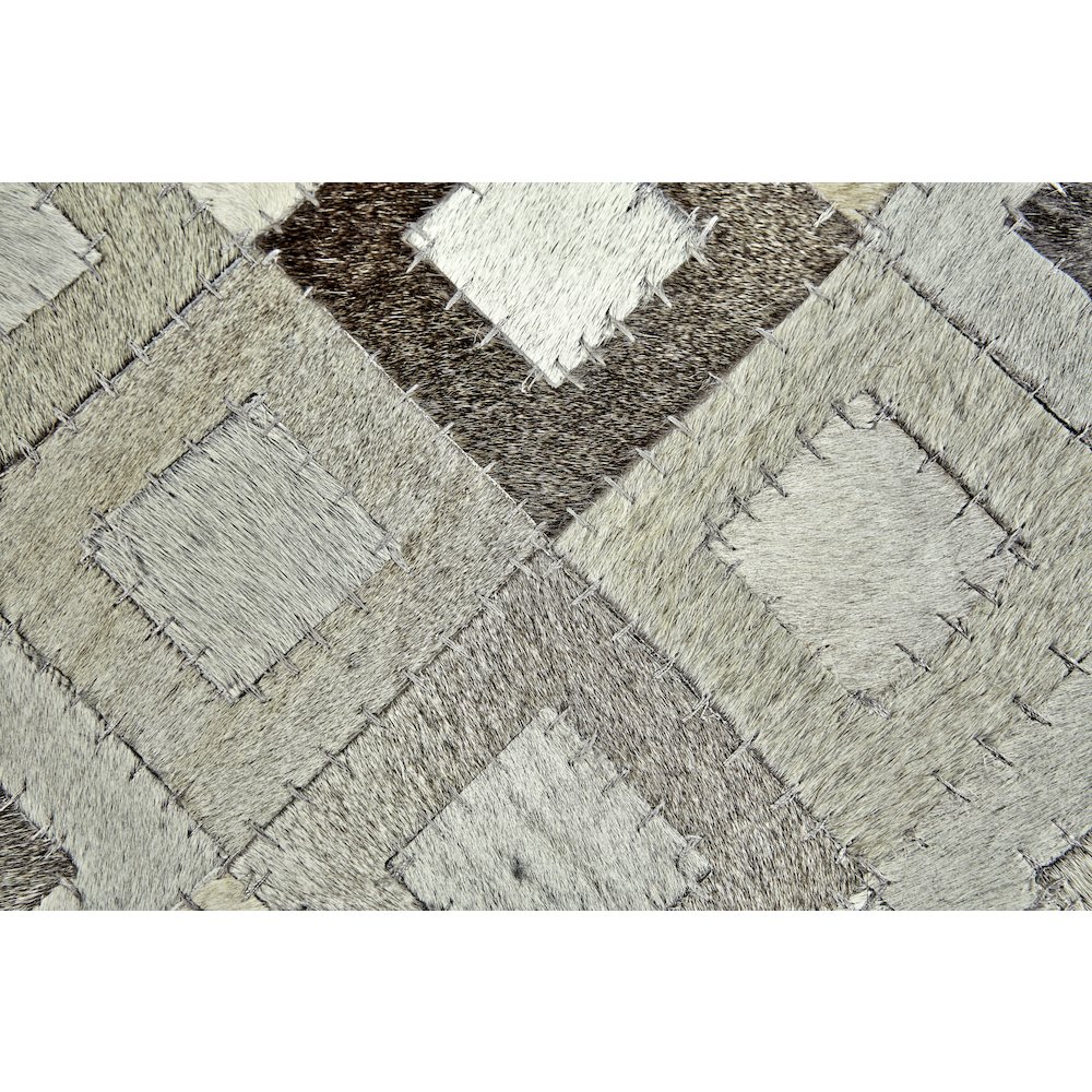 Estelle Transitional Animal Print, White/Black/Gray, 2' x 3' Accent Rug. Picture 4