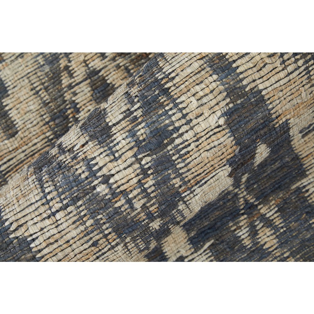 Lilliana Transitional Geometric, Gray/Tan, 8' x 11' Area Rug. Picture 4