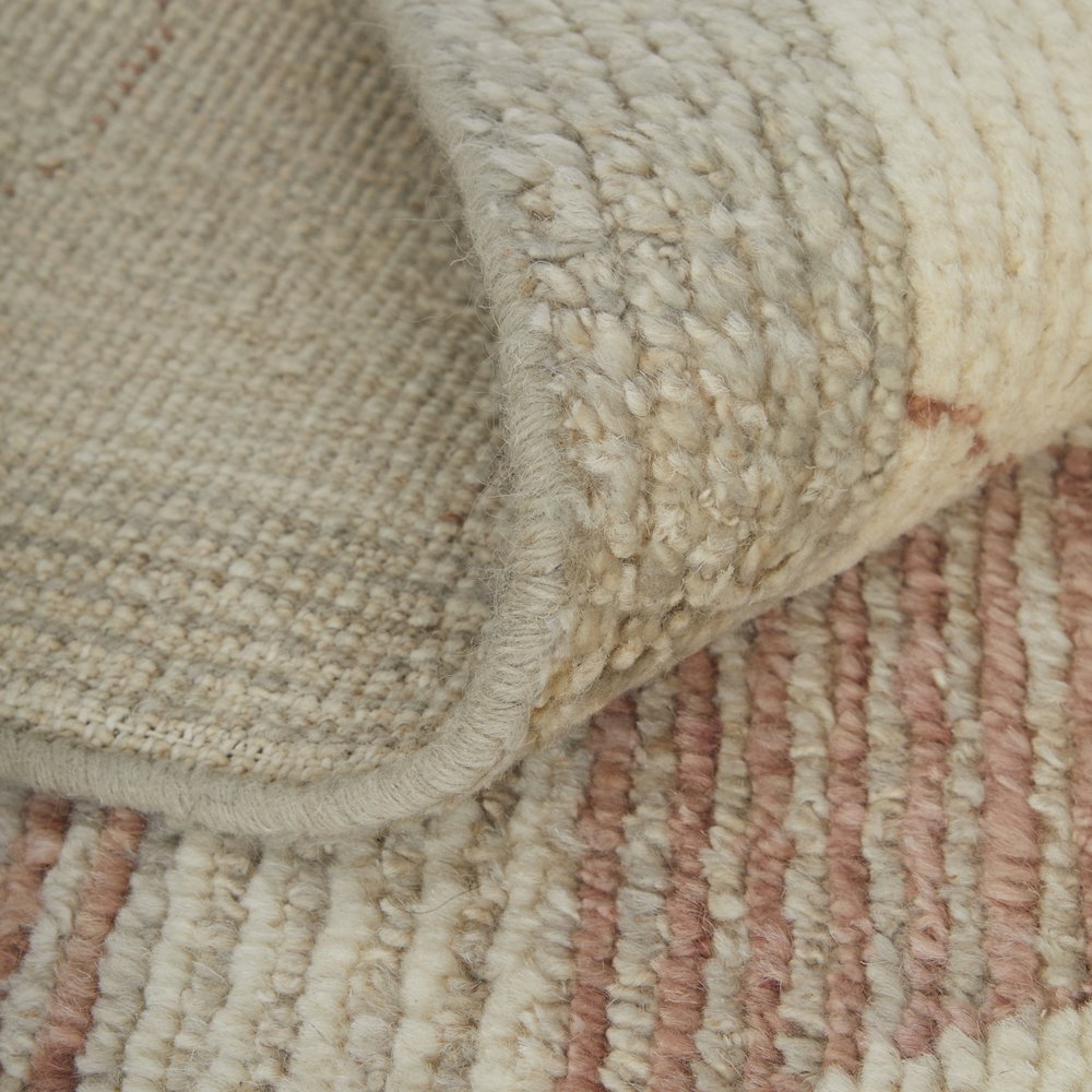 Kasbah Transitional Diamond, Tan/Gray/Red, 2' x 3' Accent Rug. Picture 7