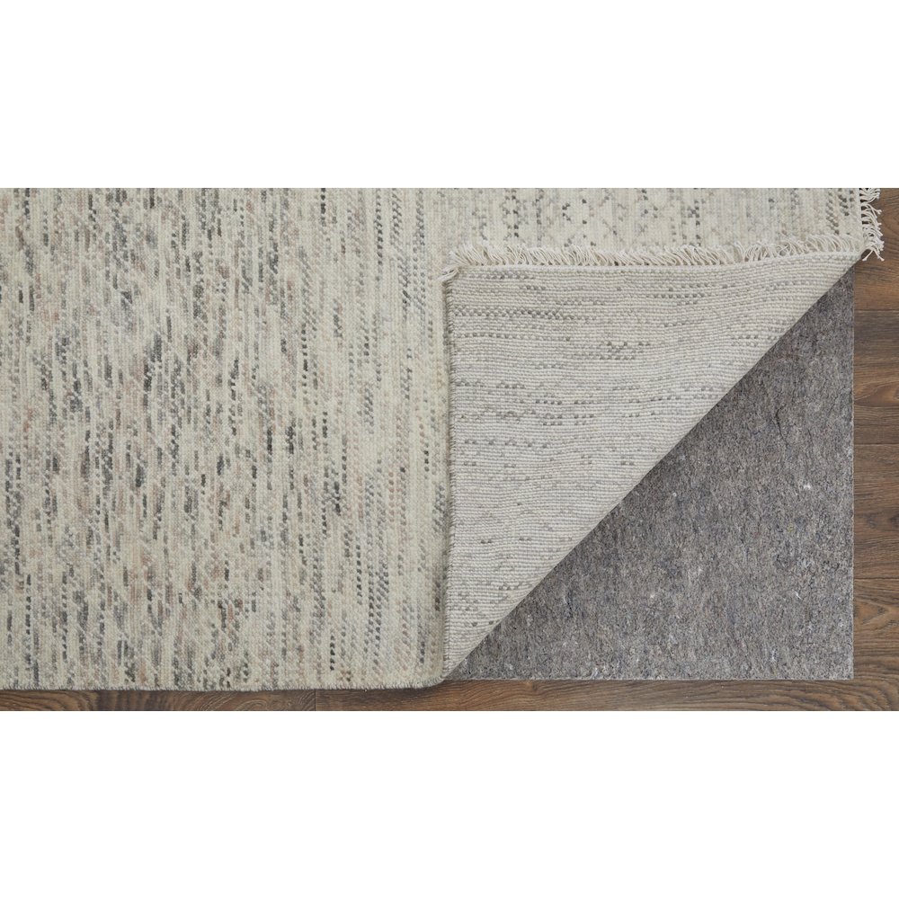 Branson Transitional Solid, Ivory/Pink/Gray, 2' x 3' Accent Rug. Picture 4