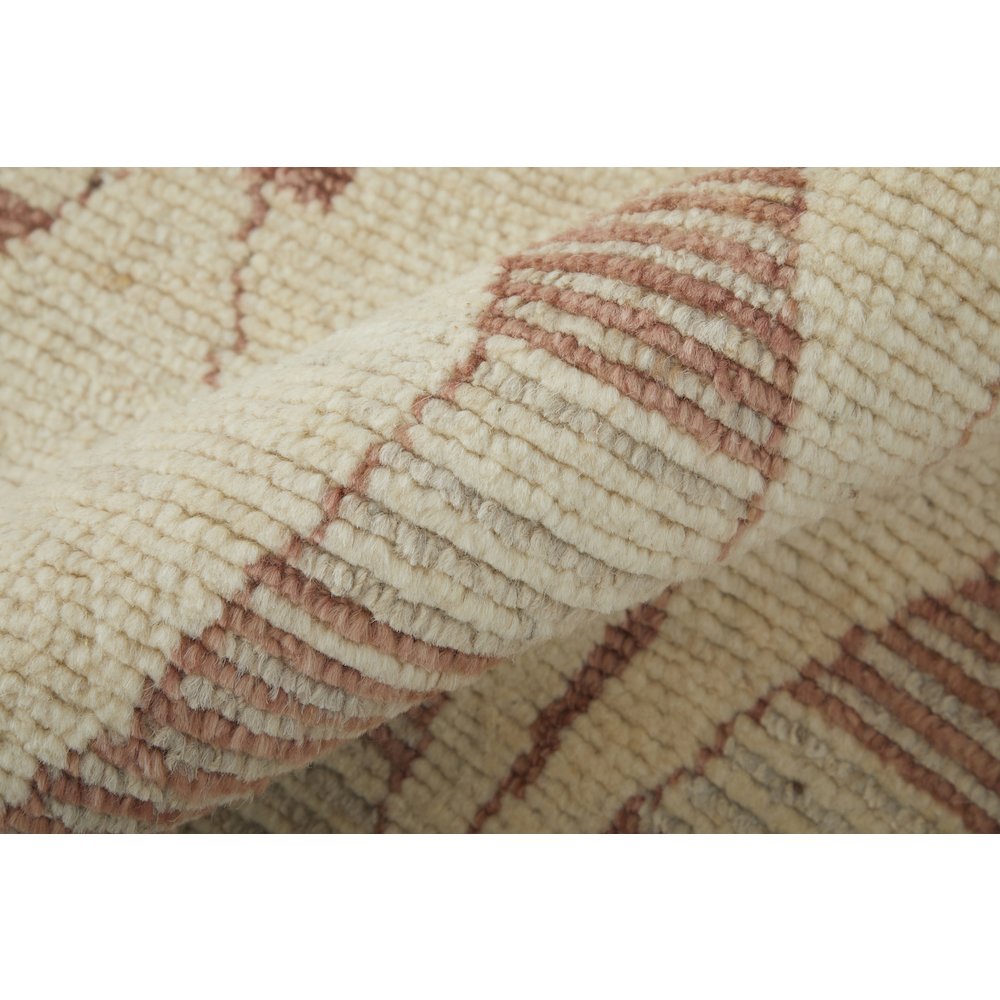 Kasbah Transitional Diamond, Tan/Gray/Red, 2' x 3' Accent Rug. Picture 5