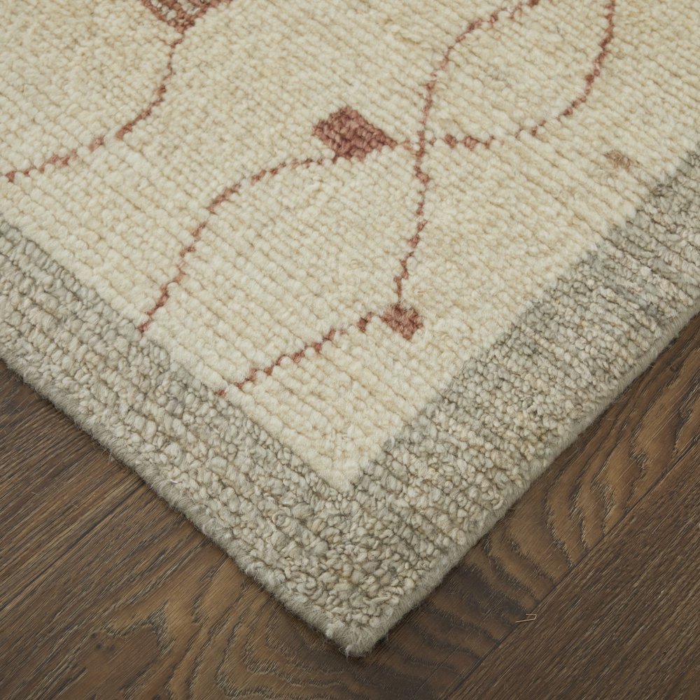 Kasbah Transitional Diamond, Tan/Gray/Red, 2' x 3' Accent Rug. Picture 3