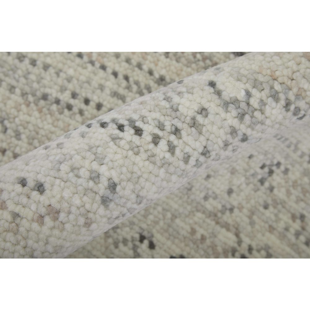 Branson Transitional Solid, Ivory/Pink/Gray, 2' x 3' Accent Rug. Picture 5