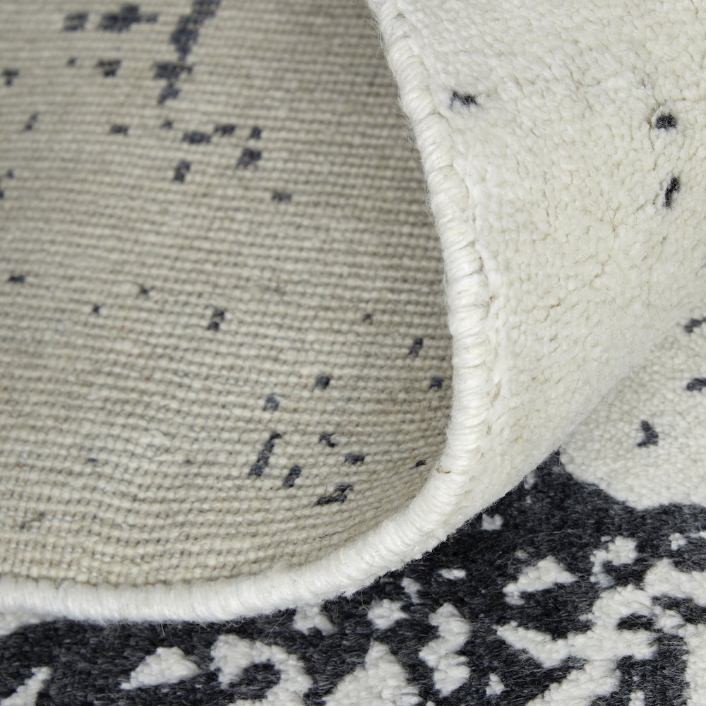 Coda Modern Abstract, Black/White, 2' x 3' Accent Rug. Picture 7
